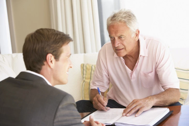 Segítség az egyedülálló idősöknek - Év végi végrendeletek